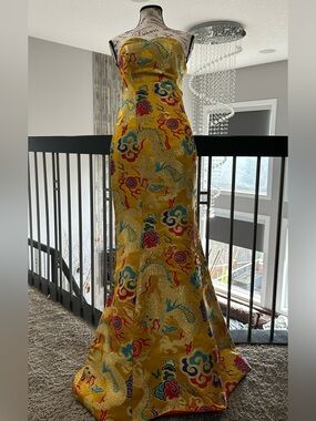 ✨ EXQUISITE GOLD DRAGON BROCADE CORSET GOWN – XS ✨